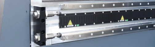 Dual guide and linear drive